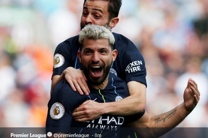 FANS MANCHESTER UNITED DI OLD TRAFFORD RAYAKAN GOL KEMENANGAN MAN CITY ATAS BURNLEY