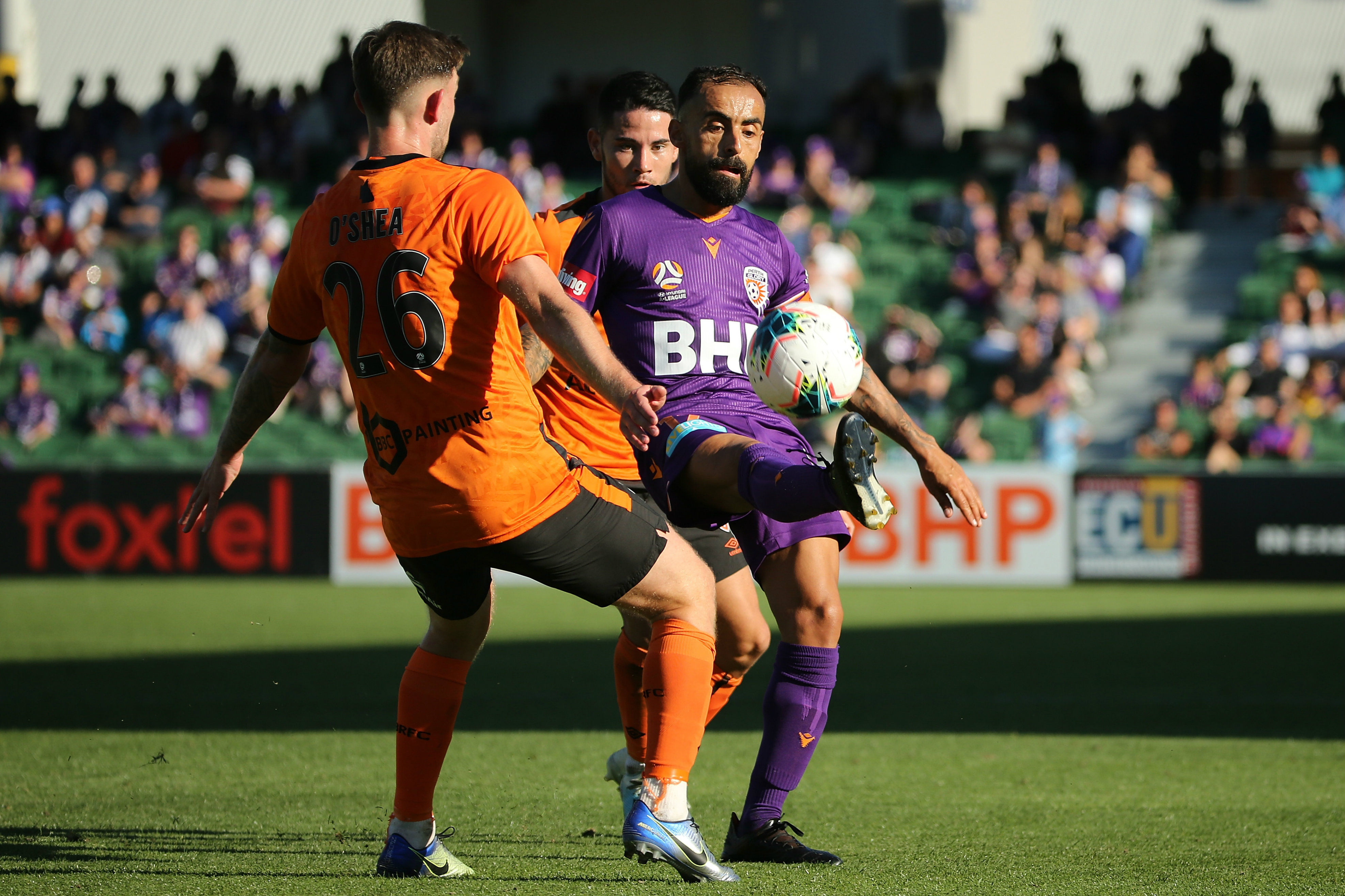 BRISBANE ROAR V PERTH GLORY: PRATINJAU PERTANDINGAN