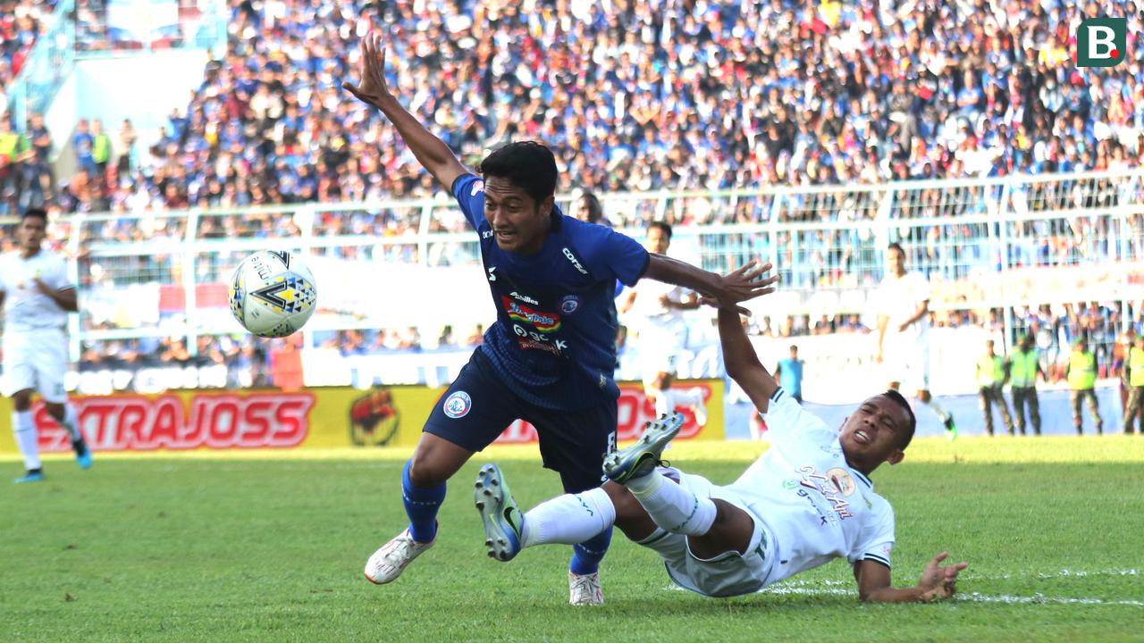 LIGA 1: AREMA HAJAR PERSEBAYA, MOMEN NASIR BERTRANSFORMASI DARI GELANDANG JADI BEK KIRI