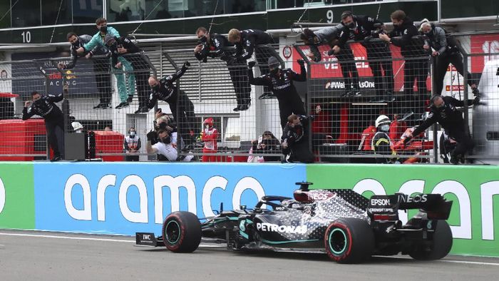 FORMULA 1 GP EIFEL: HAMILTON JADI PEMENANG, BOTTAS OUT