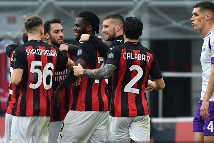 KLASEMEN LIGA ITALIA - ROMA MELEJIT, AC MILAN RAWAN DIGUSUR INTER