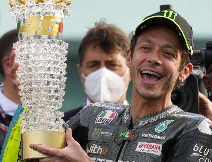 JANGAN HERAN! VALENTINO ROSSI JANJI MASIH BALAPAN TAHUN DEPAN