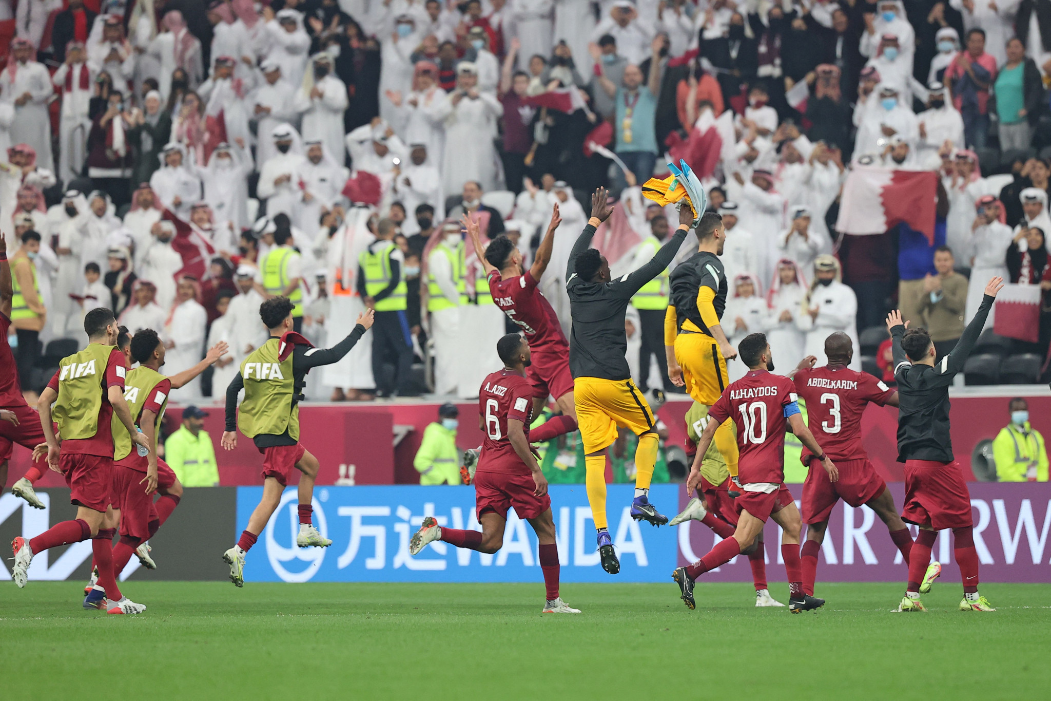 QATAR MENCETAK LIMA GOL MELAWAN UEA UNTUK MENCAPAI SEMIFINAL PIALA ARAB FIFA