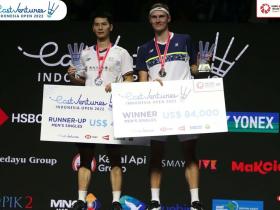 HASIL FINAL INDONESIA OPEN 2022 – TAKLUKAN ZHAO JUN PENG, VIKTOR AXELSEN JUARA TUNGGAL PUTRA